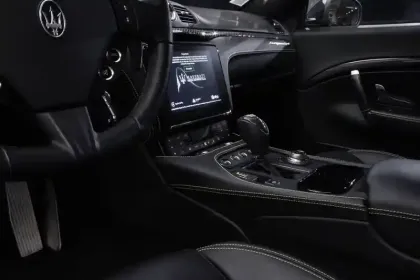 Photo 11 Maserati Granturismo  4.7 V8 460