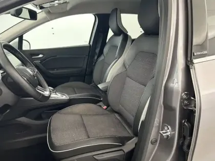 Photo 17 Renault Captur  E-Tech Plug-in 160