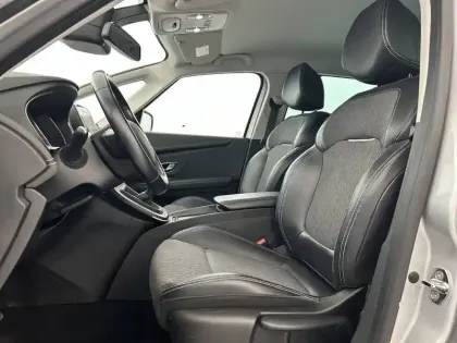 Photo 8 Renault Grand Scenic  TCe 140 FAP - 21