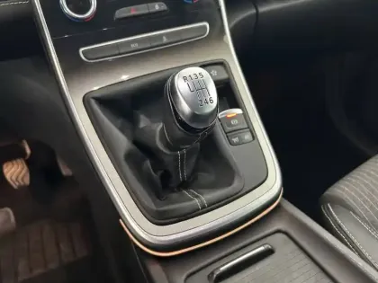 Photo 12 Renault Grand Scenic  TCe 140 FAP - 21