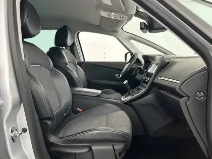 Photo 13 Renault Grand Scenic  TCe 140 FAP - 21