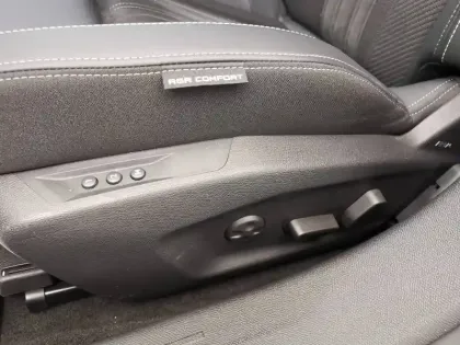 Photo 21 Peugeot 308  PureTech 130ch S&S EAT8