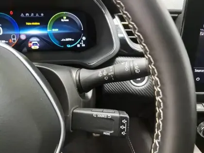 Photo 116 Renault Captur  E-Tech full hybrid 145