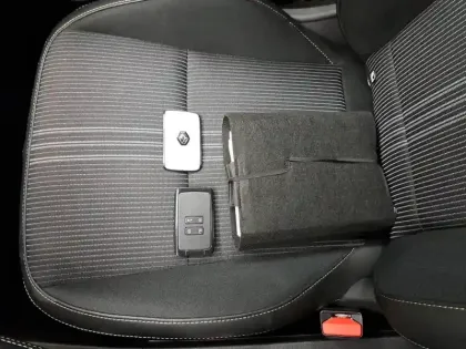 Photo 38 Renault Captur  E-Tech full hybrid 145