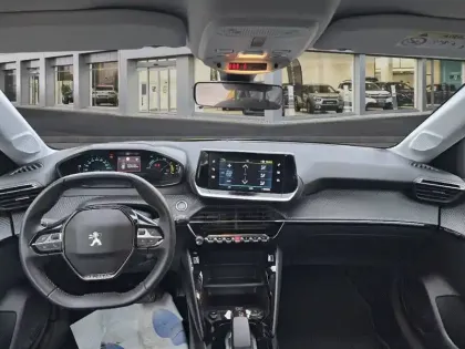 Photo 7 Peugeot 208  Electrique 50 kWh 136ch