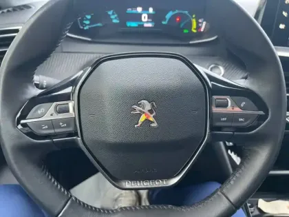 Photo 16 Peugeot 208  Electrique 50 kWh 136ch