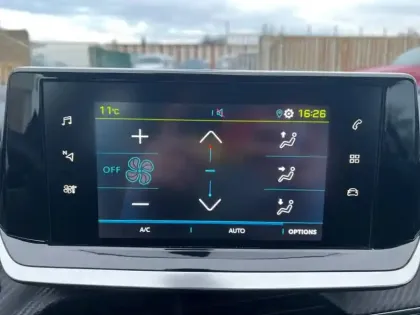 Photo 12 Peugeot 208  Electrique 50 kWh 136ch