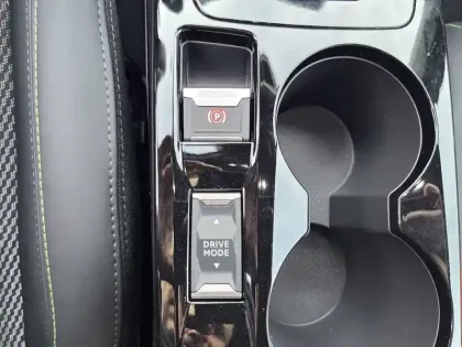 Photo 37 Peugeot 2008  Hybrid 145 e-DCS6