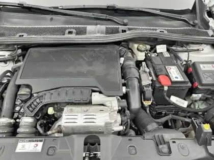 Photo 21 Peugeot 2008  PureTech 130 S&S EAT8