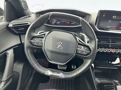 Photo 8 Peugeot 2008  PureTech 130 S&S EAT8