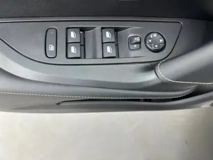 Photo 20 Peugeot 2008  PureTech 130 S&S EAT8