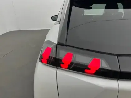 Photo 16 Peugeot 2008  PureTech 130 S&S EAT8