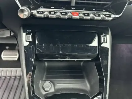 Photo 30 Peugeot 2008  PureTech 130 S&S EAT8