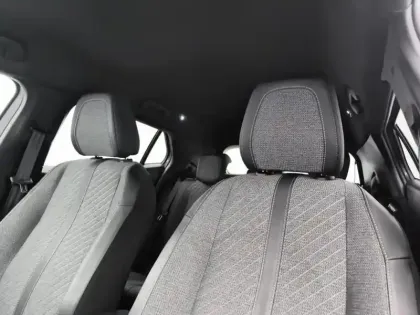 Photo 24 Peugeot 2008  PureTech 100 S&S BVM6 Allure