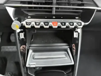 Photo 12 Peugeot 2008  PureTech 100 S&S BVM6 Allure