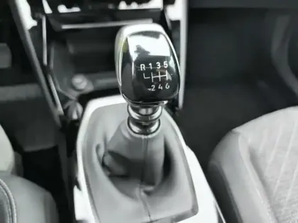 Photo 23 Peugeot 2008  PureTech 100 S&S BVM6 Allure