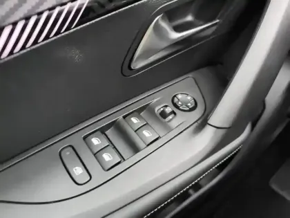 Photo 19 Peugeot 2008  PureTech 100 S&S BVM6 Allure