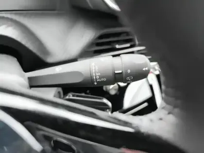 Photo 16 Peugeot 2008  PureTech 100 S&S BVM6 Allure