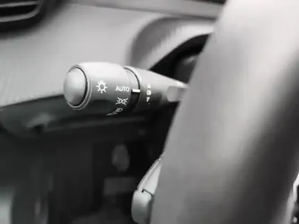 Photo 17 Peugeot 2008  PureTech 100 S&S BVM6 Allure