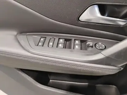 Photo 19 Peugeot 308  PHEV 180 e-EAT8 Allure