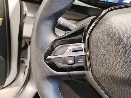 Photo 18 Peugeot 308  PHEV 180 e-EAT8 Allure