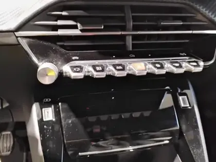 Photo 12 Peugeot 2008  PureTech 100 S&S BVM6 Allure