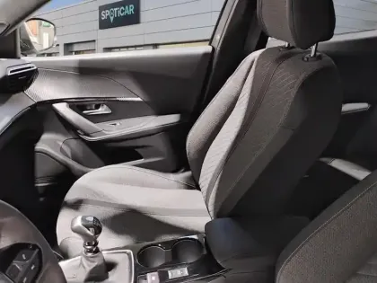 Photo 8 Peugeot 2008  PureTech 100 S&S BVM6 Allure