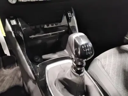 Photo 23 Peugeot 2008  PureTech 100 S&S BVM6 Allure