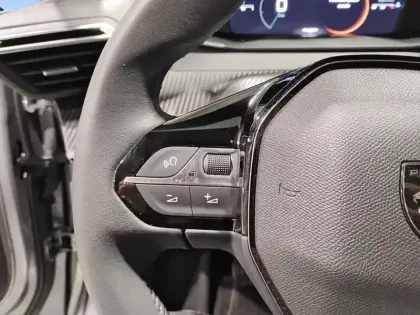 Photo 18 Peugeot 2008  PureTech 100 S&S BVM6 Allure