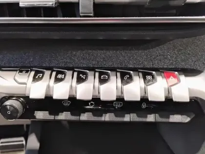 Photo 12 Peugeot 3008  1.6 BlueHDi 120ch S&S EAT6 GT Line