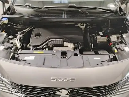 Photo 6 Peugeot 5008  Hybrid 136 e-DCS6 Allure Pack