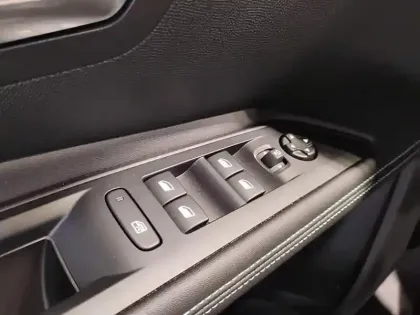 Photo 19 Peugeot 5008  Hybrid 136 e-DCS6 Allure Pack