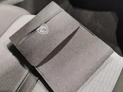 Photo 15 Peugeot 5008  Hybrid 136 e-DCS6 Allure Pack