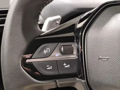 Photo 18 Peugeot 5008  Hybrid 136 e-DCS6 Allure Pack