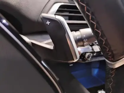 Photo 17 Peugeot 3008  Hybrid 225 e-EAT8 GT Pack