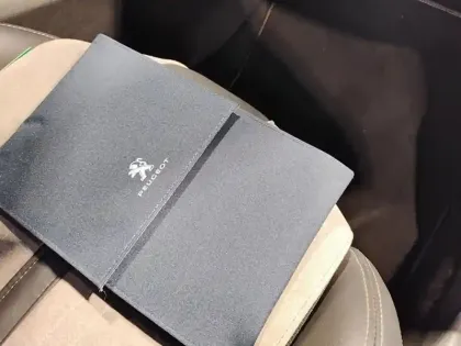 Photo 15 Peugeot 3008  Hybrid 225 e-EAT8 GT Pack