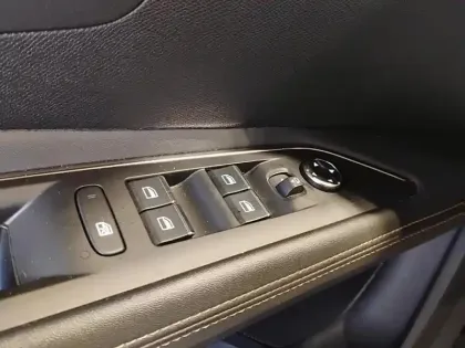 Photo 19 Peugeot 3008  Hybrid 225 e-EAT8 GT Pack