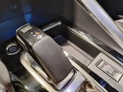 Photo 23 Peugeot 3008  Hybrid 225 e-EAT8 GT Pack