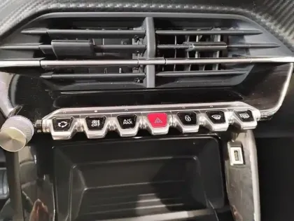 Photo 12 Peugeot 208  PureTech 75 S&S BVM5 Active Pack