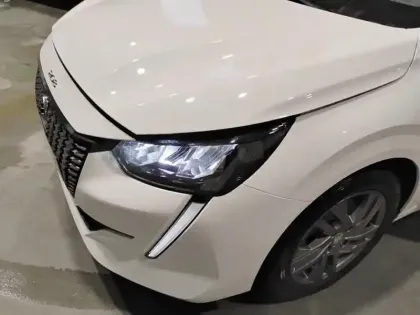 Photo 13 Peugeot 208  BlueHDi 100 S&S BVM6 Style