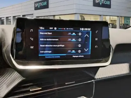 Photo 10 Peugeot 208  BlueHDi 100 S&S BVM6 Style