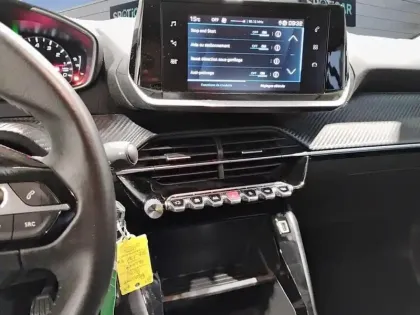 Photo 21 Peugeot 208  BlueHDi 100 S&S BVM6 Style