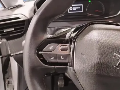 Photo 18 Peugeot 208  BlueHDi 100 S&S BVM6 Style