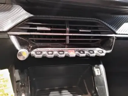 Photo 12 Peugeot 208  BlueHDi 100 S&S BVM6 Style