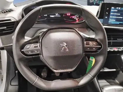 Photo 11 Peugeot 208  BlueHDi 100 S&S BVM6 Style