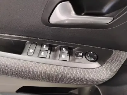 Photo 19 Peugeot 208  BlueHDi 100 S&S BVM6 Style