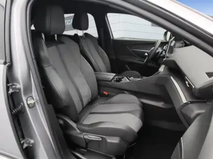 Photo 8 Peugeot 3008  Hybrid 180 e-EAT8 Allure Pack