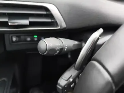 Photo 16 Peugeot 3008  Hybrid 180 e-EAT8 Allure Pack