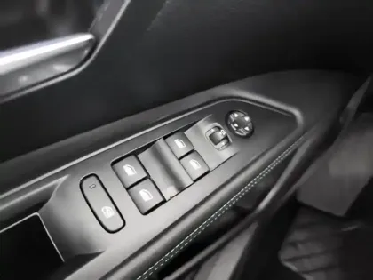 Photo 19 Peugeot 3008  Hybrid 180 e-EAT8 Allure Pack