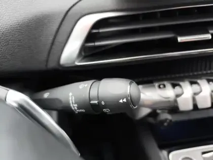 Photo 17 Peugeot 3008  Hybrid 180 e-EAT8 Allure Pack